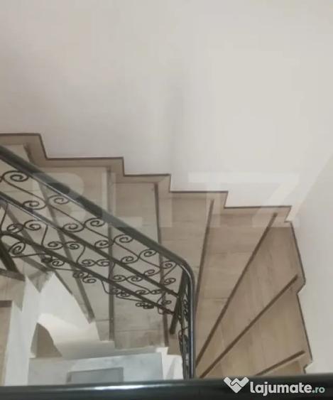 Casă cu 8 camere cu Teren 60 Mp în Astra