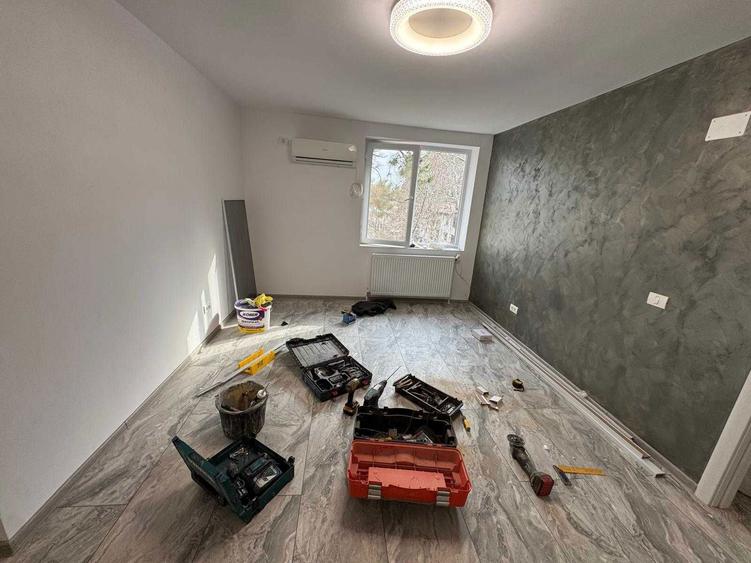 Apartament cu 3 camere decomandat în Exterior Vest
