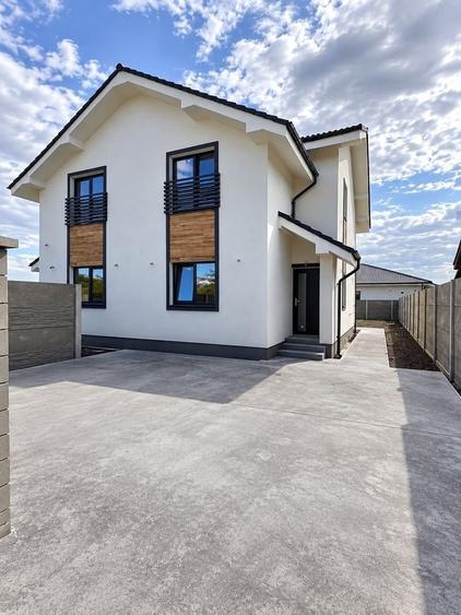 Duplex cu 4 camere cu Canalizare în Moșnița Nouă