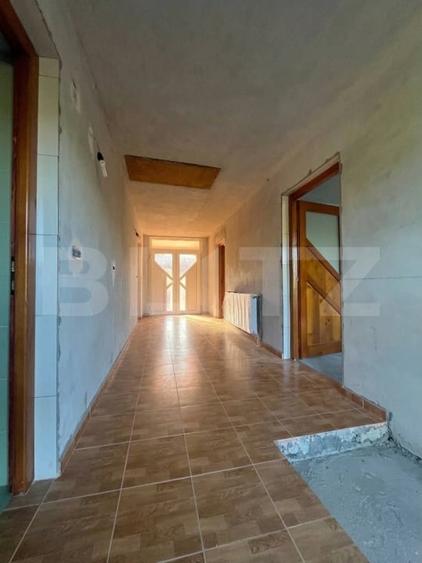 Casă individuală cu 5 camere cu Canalizare în Sud
