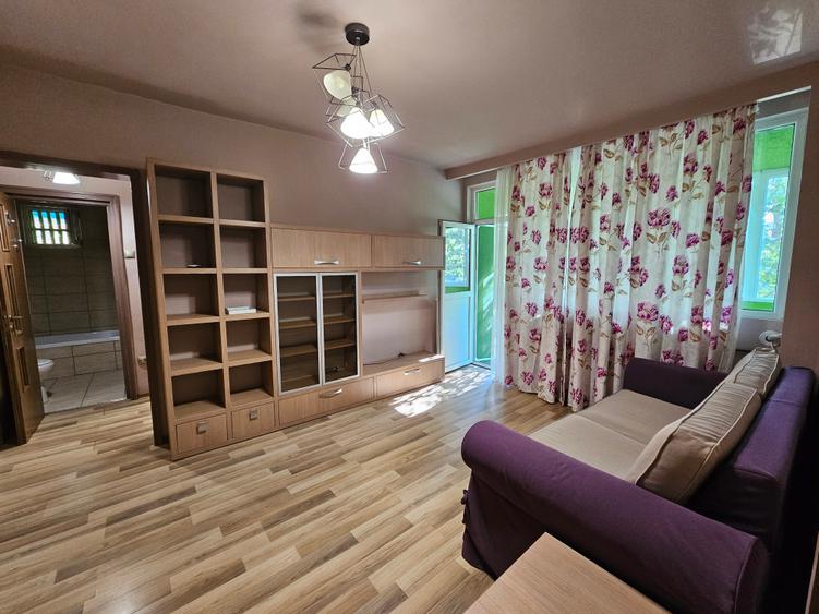 Apartament cu 2 camere semidecomandat în Lacul Tei