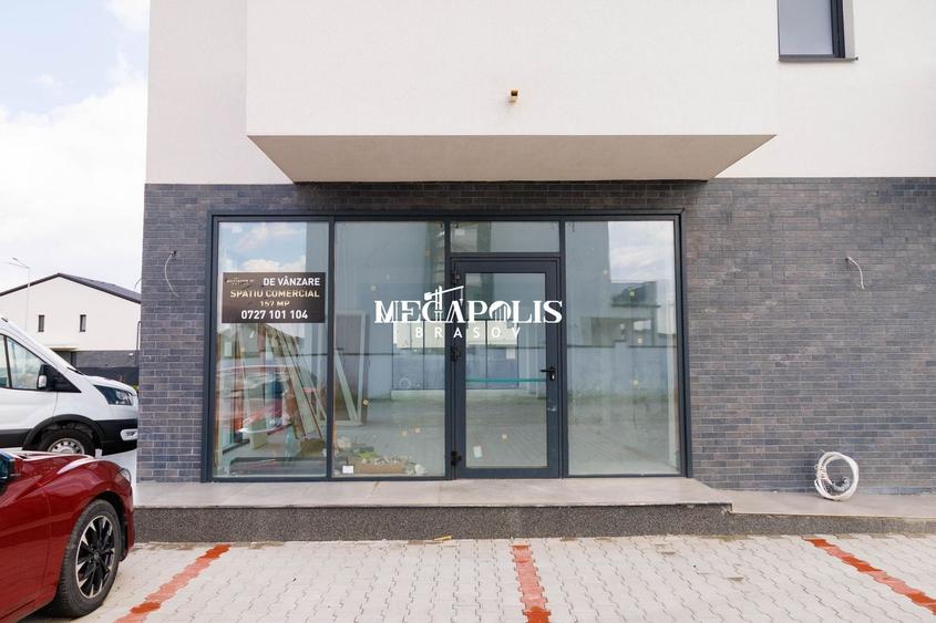Spațiu comercial, de 156.41999816895 mp, în Sânpetru