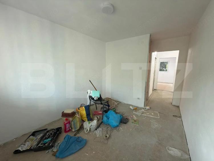 Apartament cu 4 camere semidecomandat în Sud