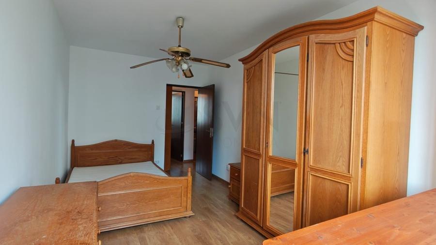 Apartament cu 3 camere semidecomandat, mobilat în Timișoara