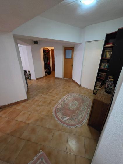 Apartament cu 4 camere decomandat în Știrbei Vodă