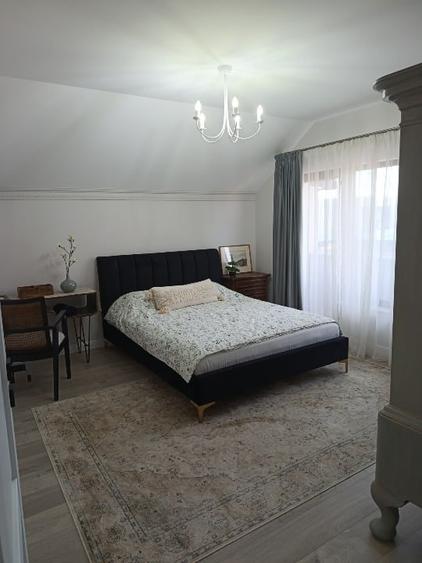 Casă individuală cu 5 camere cu Garaj în Dumbrăvița