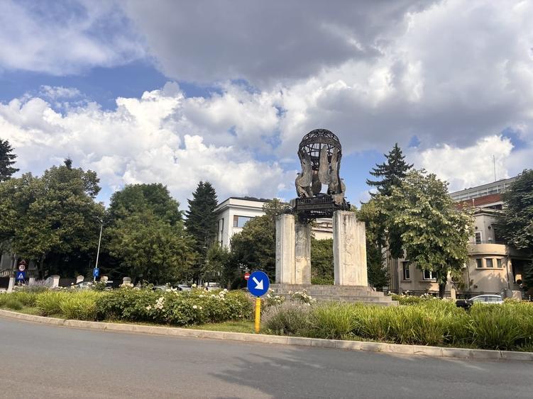 Garsonieră semidecomandată în Victoriei