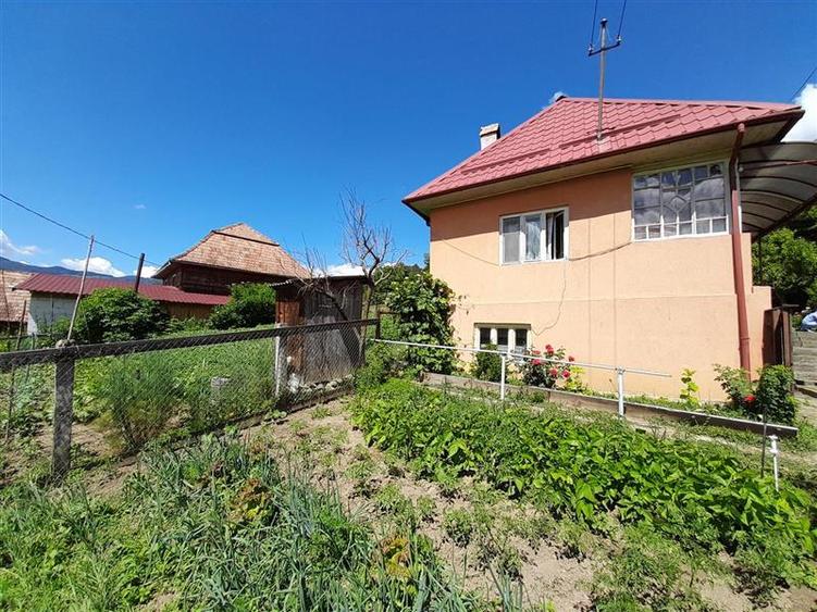 Casă individuală cu 4 camere cu Garaj în Central