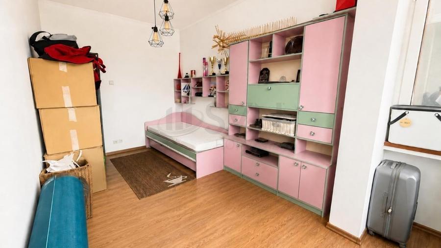 Apartament cu 3 camere decomandat, mobilat în Armeneasca