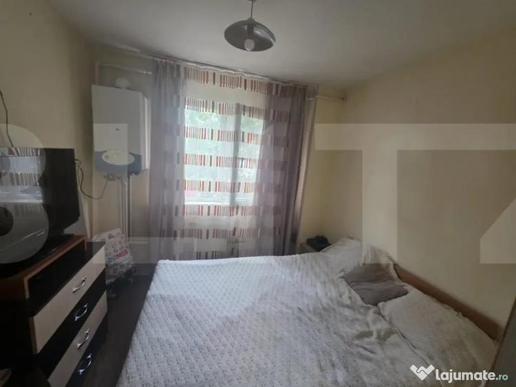 Apartament cu 3 camere semidecomandat în Central