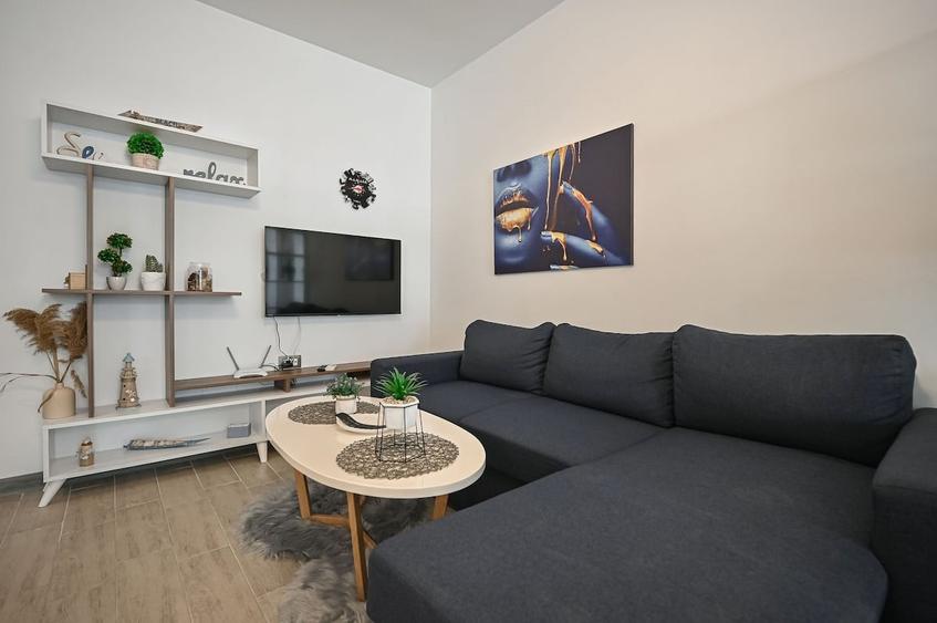 Apartament cu 3 camere decomandat în Mamaia-Sat