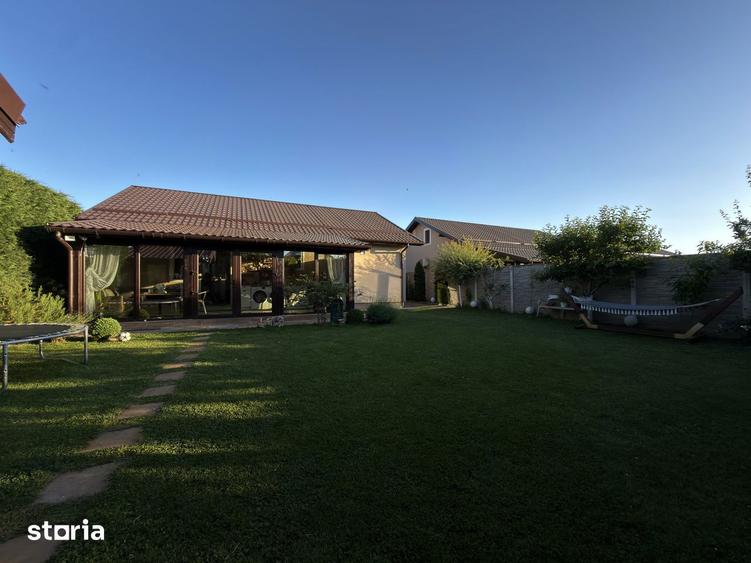 Casă cu 4 camere cu Teren 458 Mp în Sânmihaiu Român
