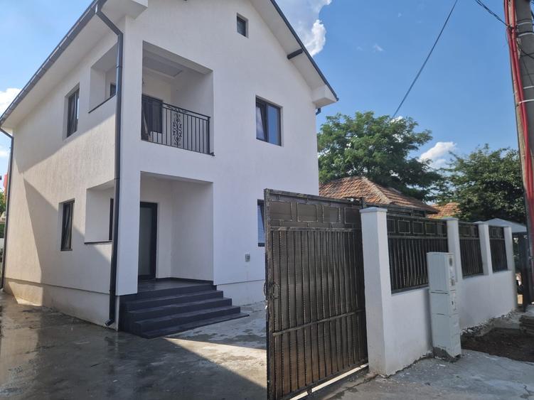 Casă cu 3 camere cu Teren 200 Mp în Lumina