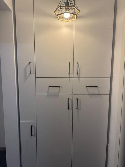 Apartament cu 3 camere decomandat, mobilat în Berceni