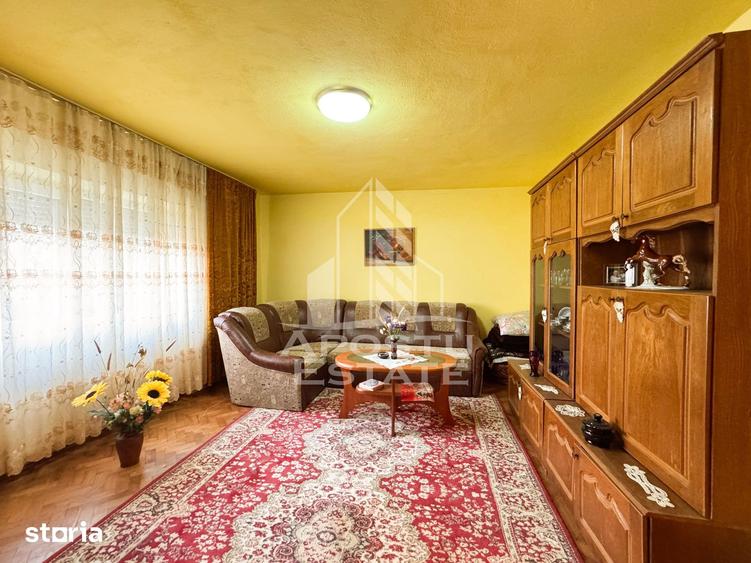 Casă cu 4 camere cu Teren 3000 Mp în Central