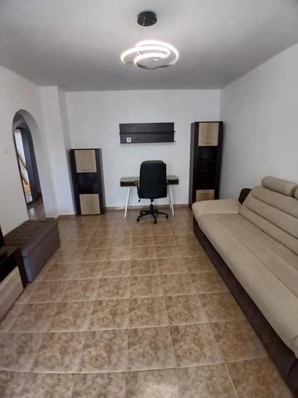 Apartament cu 3 camere decomandat în Ștefan cel Mare