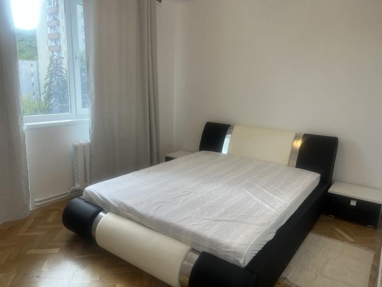 Apartament cu 3 camere decomandat în Grigorescu