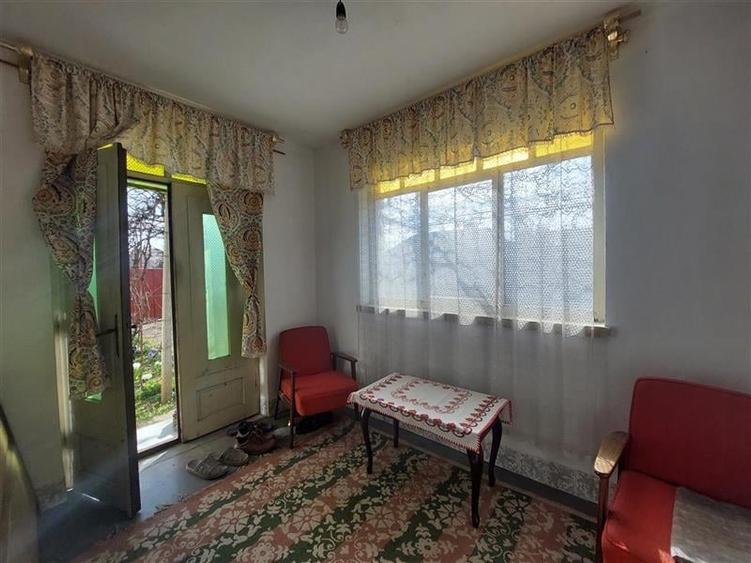 Casă individuală cu 4 camere cu Canalizare în Central