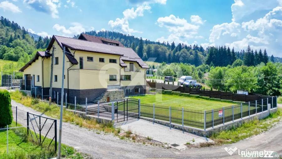 Casă cu 7 camere cu Teren 1000 Mp în Malul Ursului