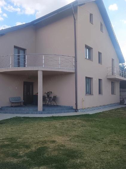 Casă cu 5 camere cu Teren 460 Mp în Central