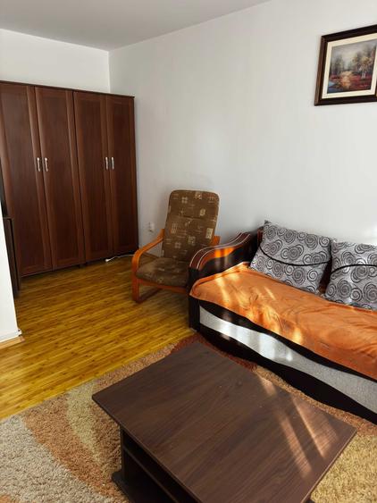 Apartament cu 2 camere decomandat, mobilat în Central