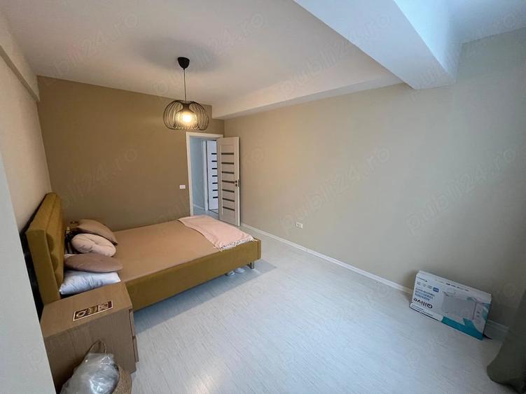 Apartament cu 3 camere decomandat în Poarta 6