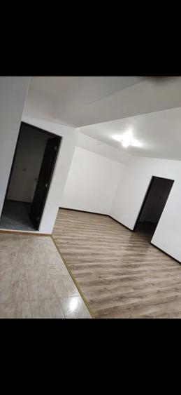 Apartament cu 3 camere semidecomandat în Giulești
