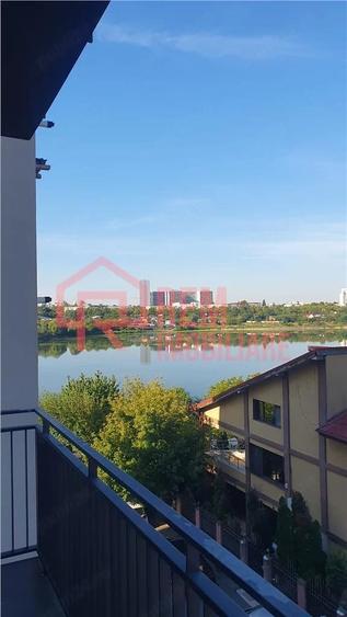 Apartament cu 3 camere semidecomandat în Fundeni