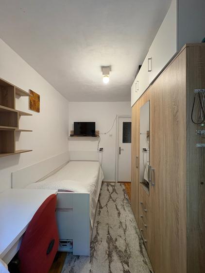 Apartament cu 3 camere semidecomandat în Circumvalațiunii