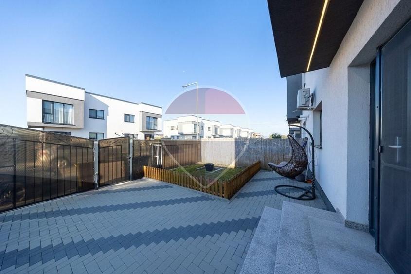 Apartament cu 2 camere, mobilat în Sânpetru