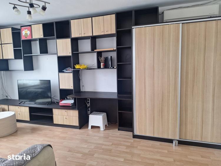 Apartament cu 3 camere semidecomandat în Crângași