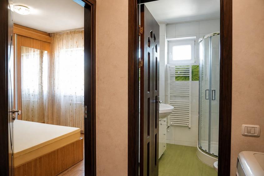 Apartament cu 3 camere decomandat, mobilat în Central