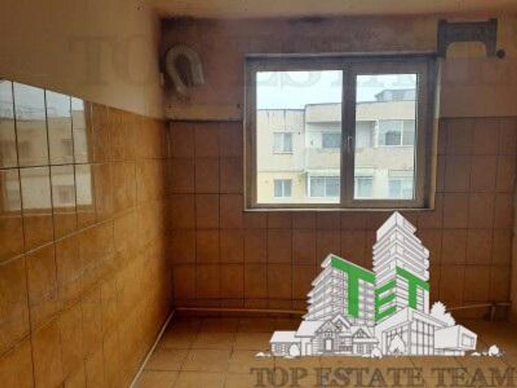 Apartament cu 3 camere decomandat în Tineretului