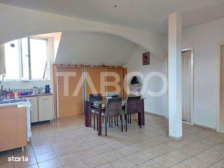 Apartament cu 3 camere decomandat, mobilat în Central