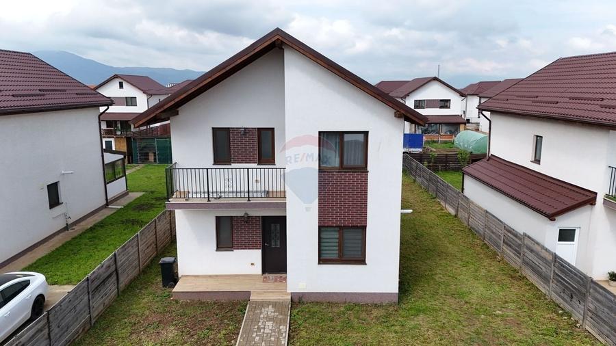 Casă individuală cu 4 camere cu Teren 400 Mp în Tărlungeni