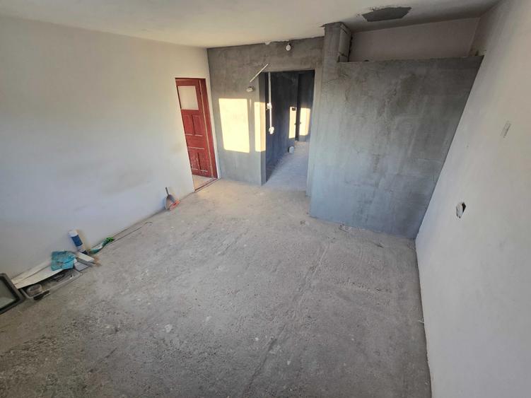 Casă cu 4 camere în Prundu