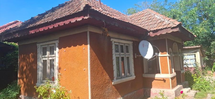 Casă individuală cu 3 camere cu Teren 1040 Mp în Lehliu