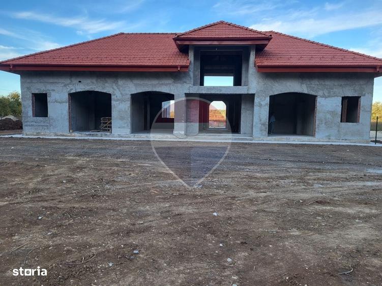Casă cu 4 camere în Bălteni