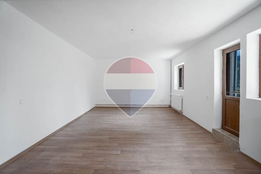 Duplex cu 8 camere cu Teren 304 Mp în Central