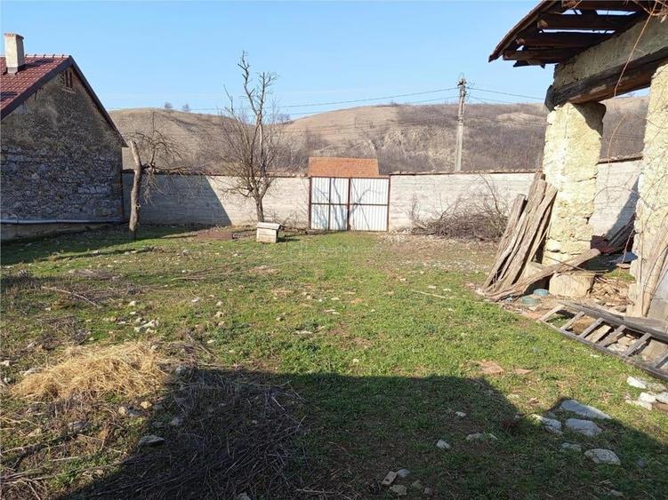 Teren de 1800 mp, în Ciclova Română