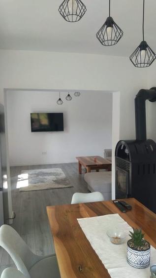 Casă cu 2 camere cu Teren 50 Mp în Piatra