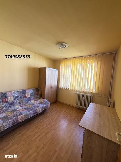 Apartament cu 3 camere decomandat în Drumul Taberei