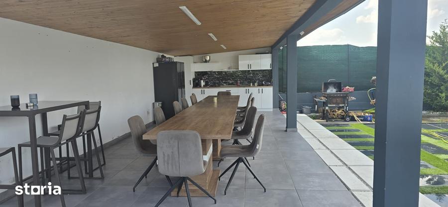 Casă cu 7 camere cu Teren 1500 Mp în Sânmartin