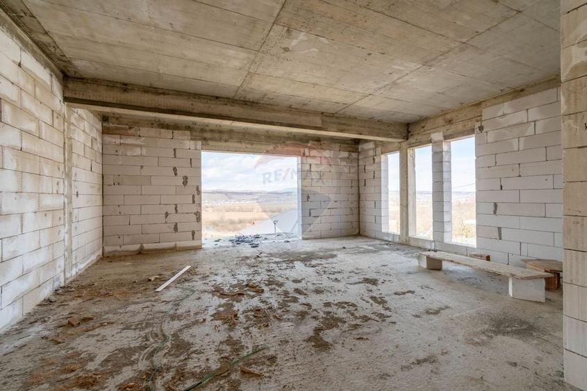 Casă individuală cu 4 camere cu Garaj în Jucu de Sus