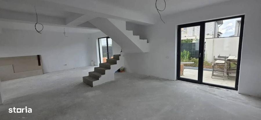 Casă cu 4 camere în Odăile