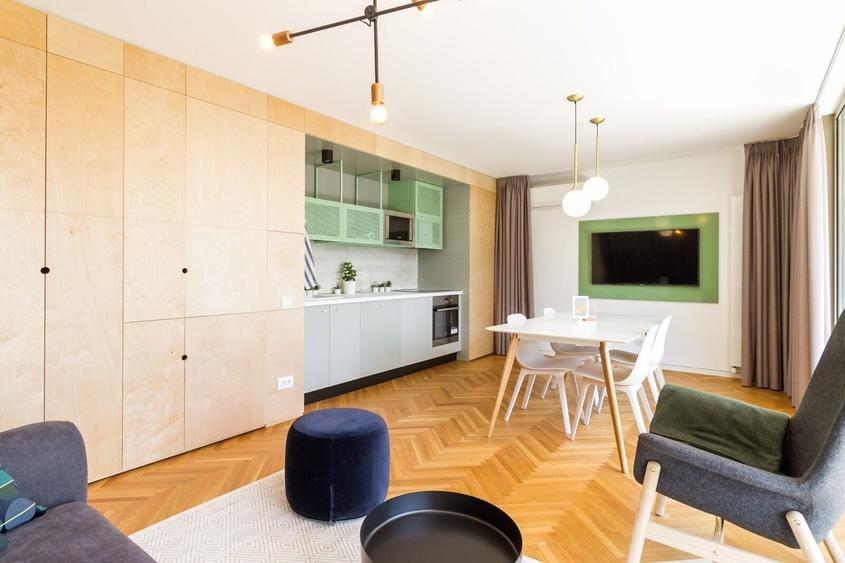 Apartament cu 4 camere decomandat, mobilat în Calea Victoriei