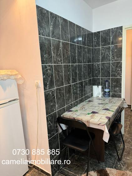 Apartament cu 3 camere semidecomandat în Gorjului