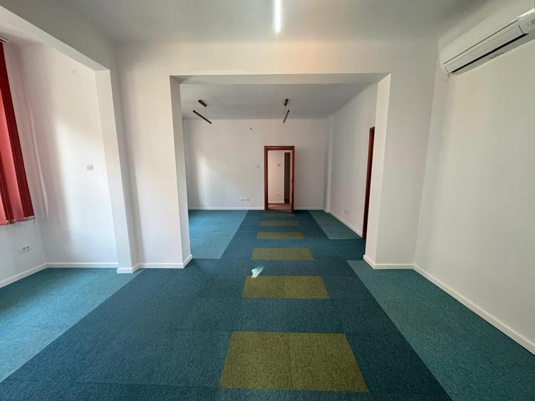 Casă cu 12 camere cu Canalizare în Cotroceni