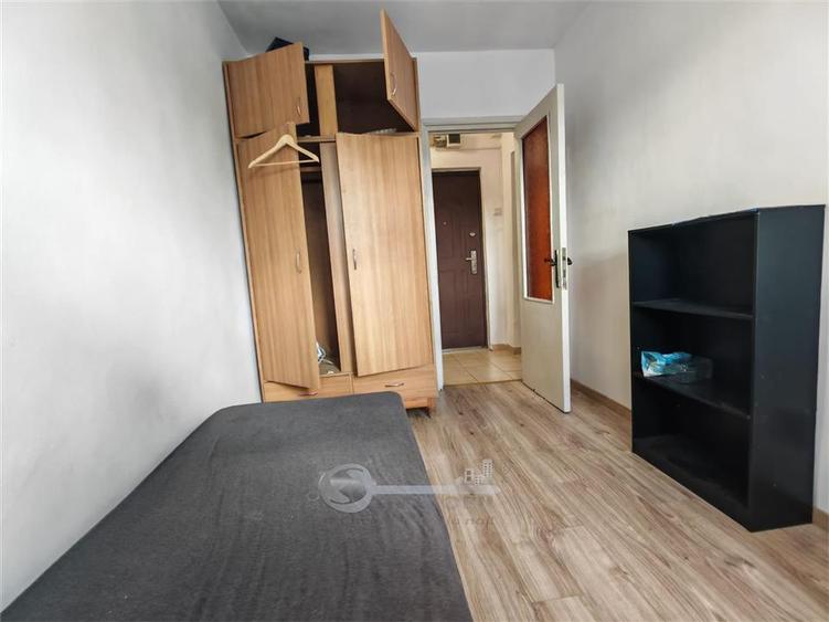 Apartament cu 3 camere decomandat, mobilat în Mircea cel Bătrân