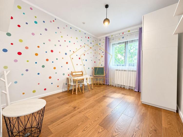 Apartament cu 3 camere semidecomandat, mobilat în Lipovei
